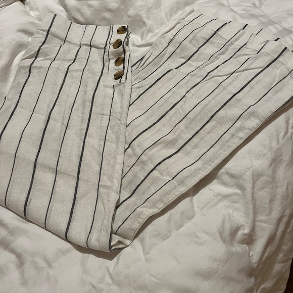 Gap's High Rise Wide-Leg Pants Smooth, lightweight. - Picture 2 of 12